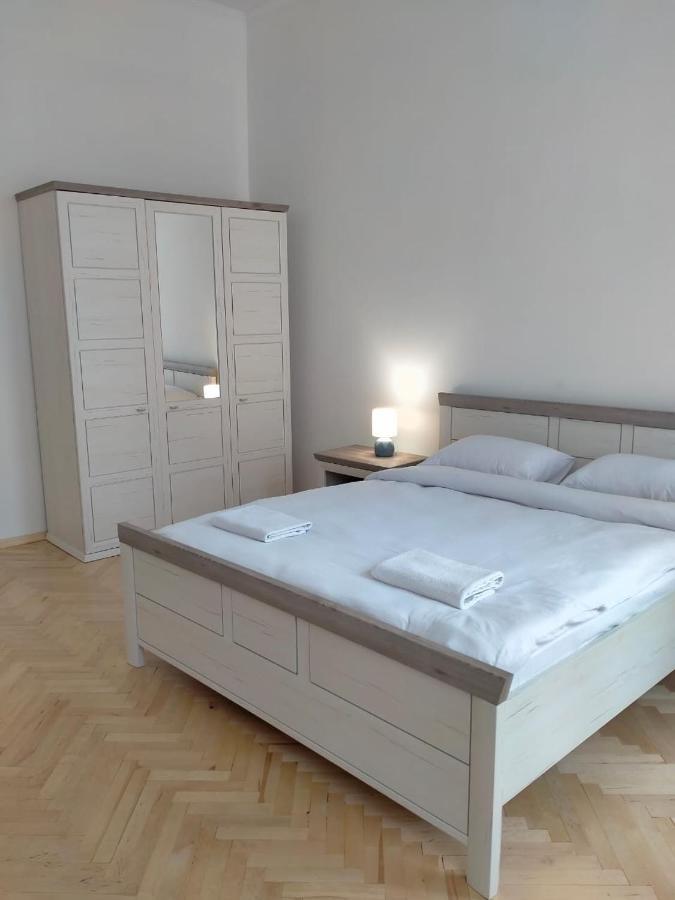 Avangard Passage Kryva Lypa Apartment Lviv Bagian luar foto
