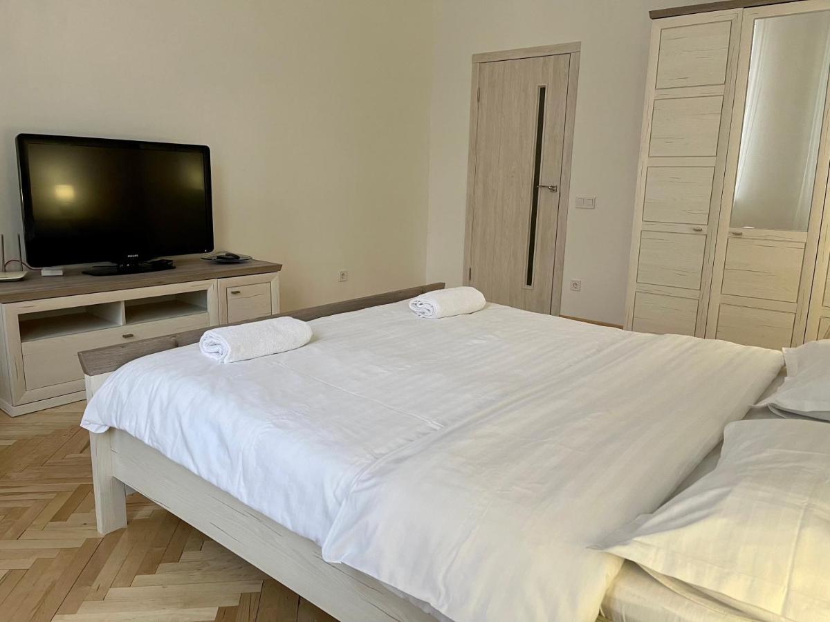 Avangard Passage Kryva Lypa Apartment Lviv Bagian luar foto