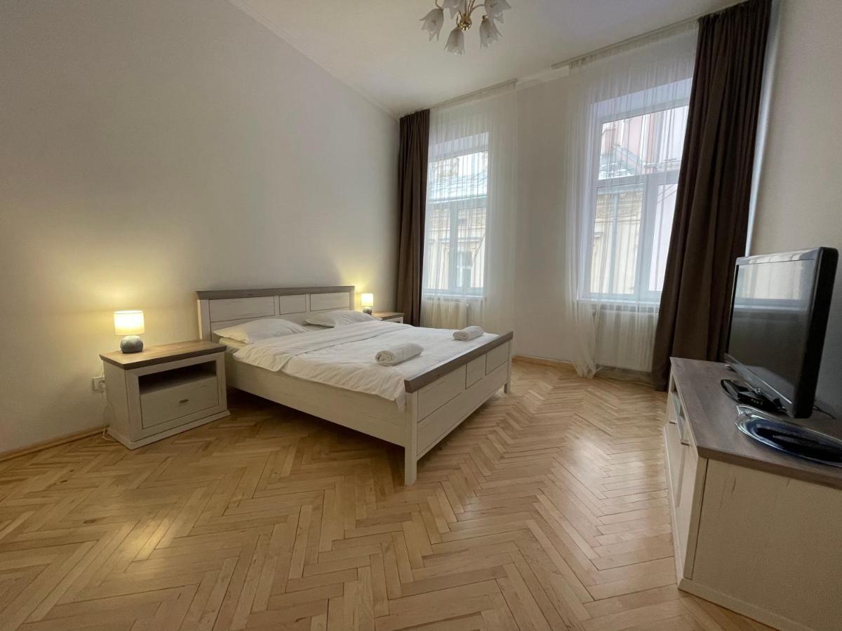 Avangard Passage Kryva Lypa Apartment Lviv Bagian luar foto